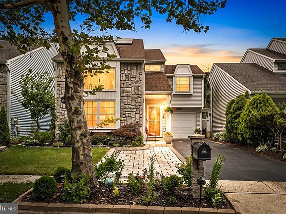 2nd image of 74 Winchester Dr