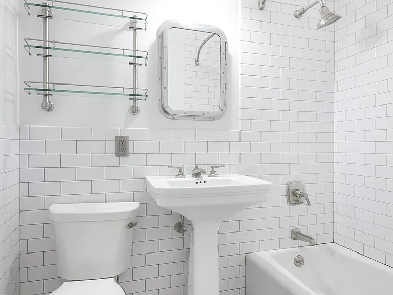 255 W 14th St #5A — Photo 3