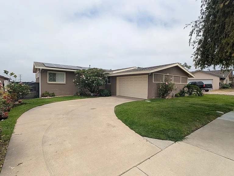 5778 Roswell St — Photo 2