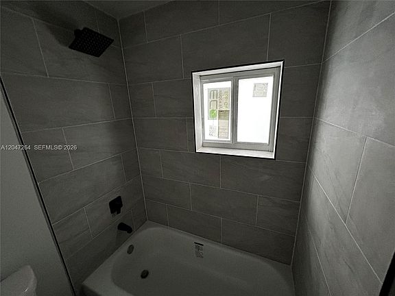 4th image of 4429 SW 21st St