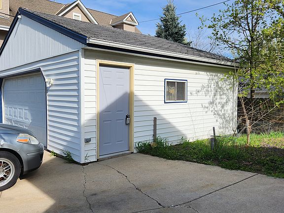 4th image of 410 Lake St