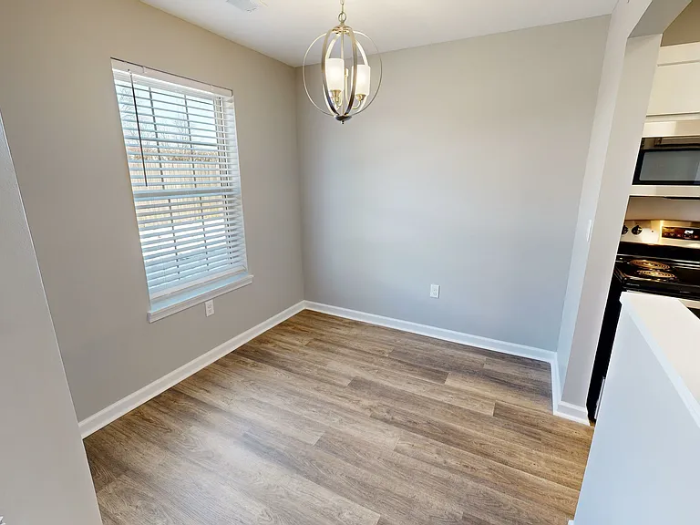 Burlington Oaks Apartments — Photo 29