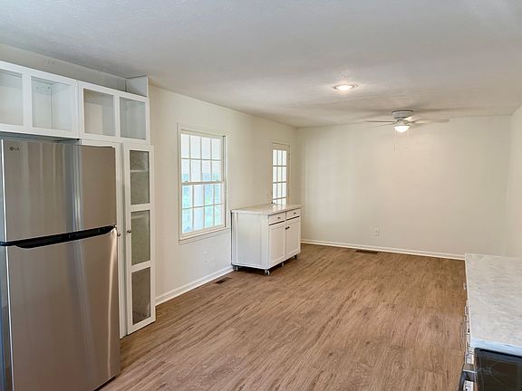 5th image of 76 W Wedgewood Cir