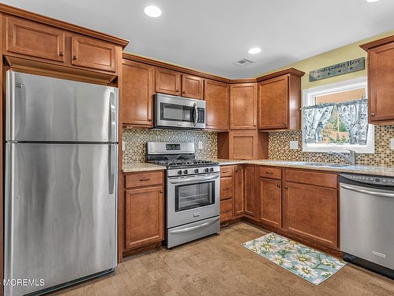 5th image of 401 Walnut Street
