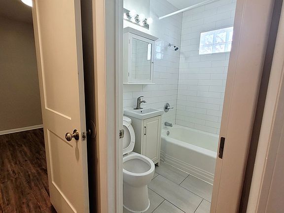 3rd image of 1433 SW Lincoln St Unit 13