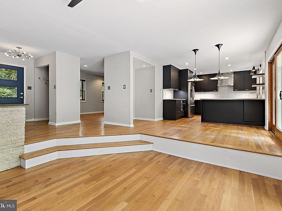 3rd image of 3005 Sycamore Ct