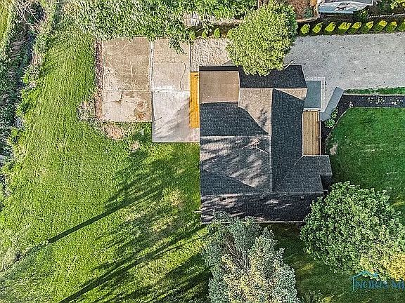 4th image of 112 Williams St