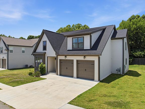 3rd image of 8906 Silver Maple Dr