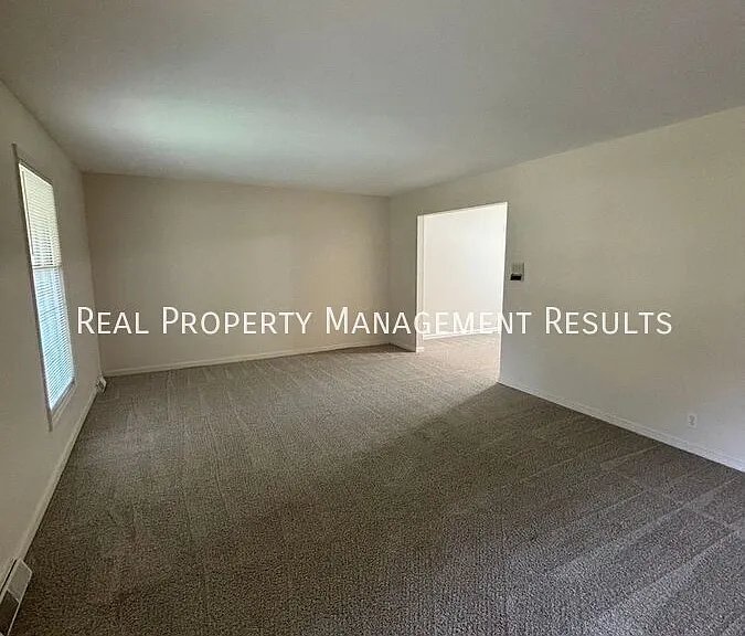 7577 Nottingham Dr — Photo 6