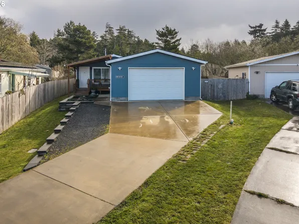 90905 Matthew Ln, Coos Bay, OR 97420