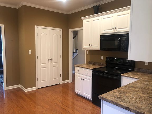 4th image of 3405 Old Ashbrook Dr