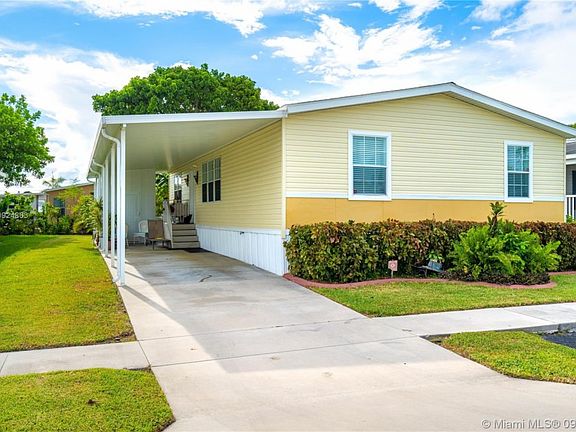 3rd image of 1267 SW 114th Ave
