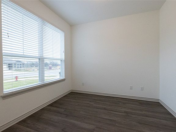 2nd image of 2395 Lightfoot Ln