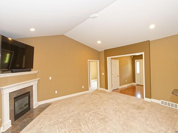 5th image of 8 Walden Cir