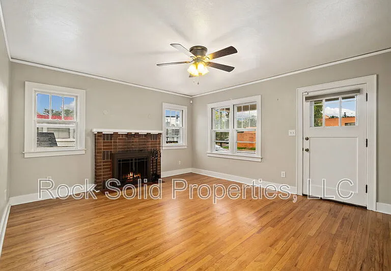 316 E 20th St — Photo 5