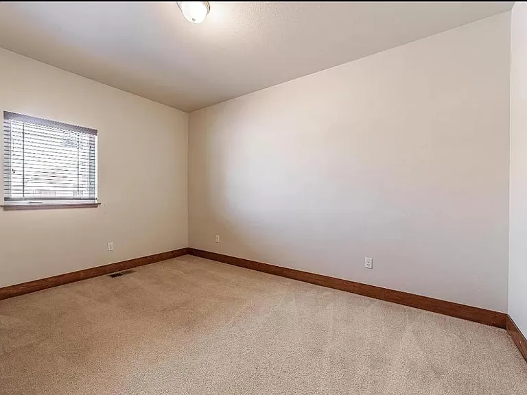 Silverleaf Dr — Photo 21