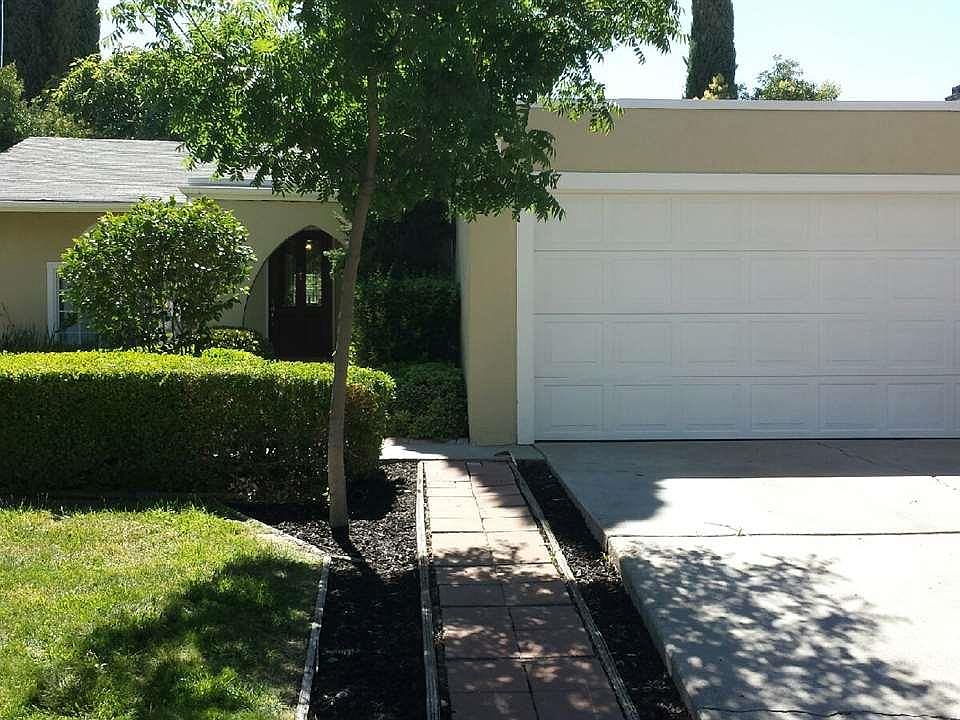 2nd image of 897 N Hickory Ave