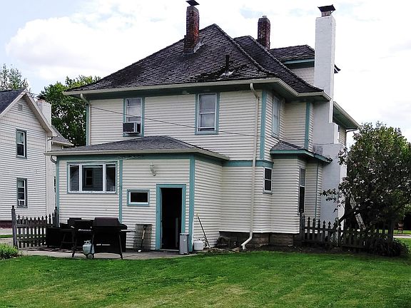2nd image of 207 White St