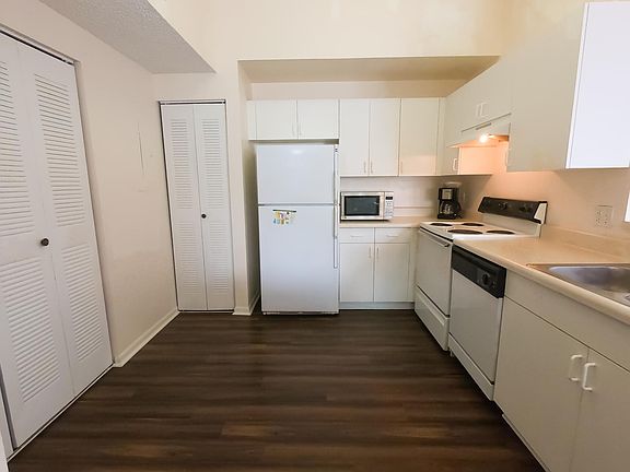 Kitchen/laundry room