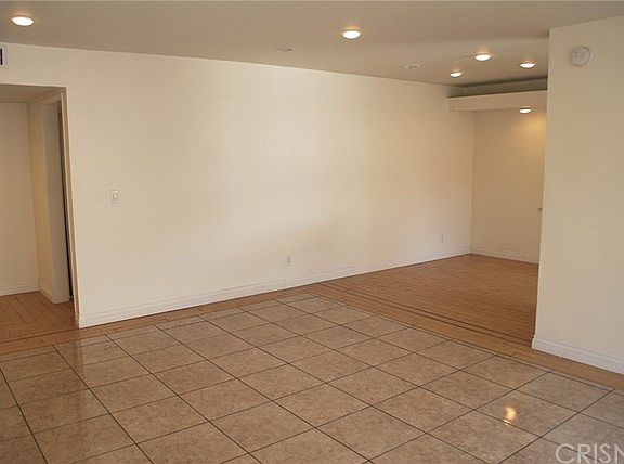 5th image of 5429 Newcastle Ave APT 209