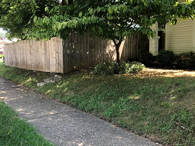 2125 Crittenden Dr — Photo 23