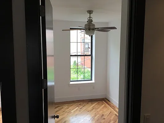 Rented by Evergreen Apartments BK | media 9