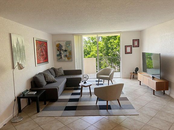 3rd image of 1000 Spanish River Rd APT 4P