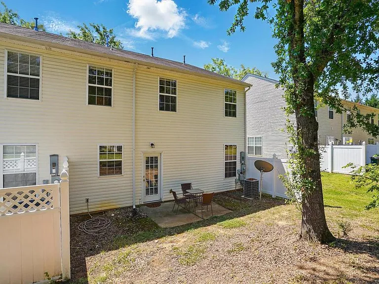7420 Abigail Glen Dr — Photo 25