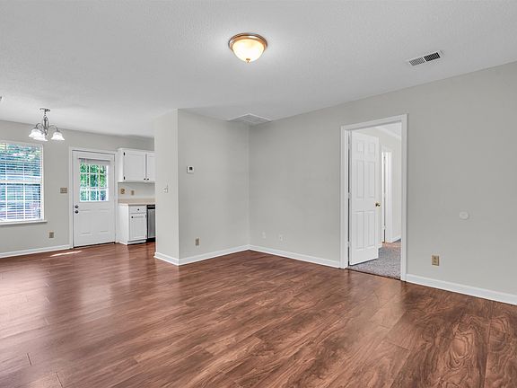 5th image of 128 Belle Flower Ct