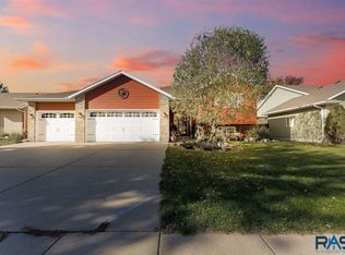 6801 S Avalon Cir, Sioux Falls, SD 57108