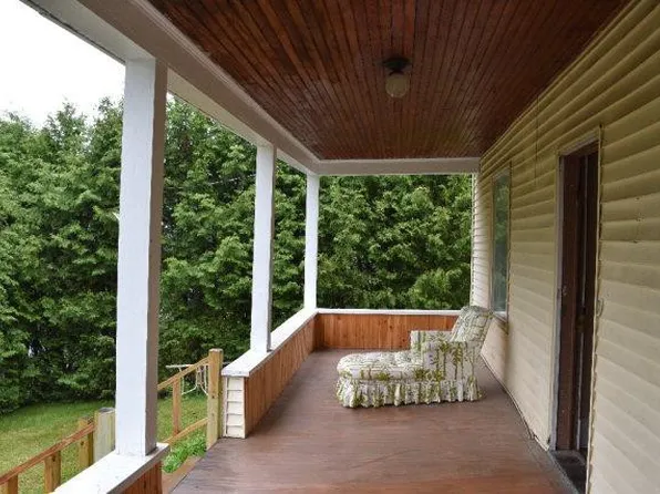 35 Virginia St, Saranac Lake, NY 12983