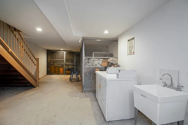 Sold by Compass | media 7