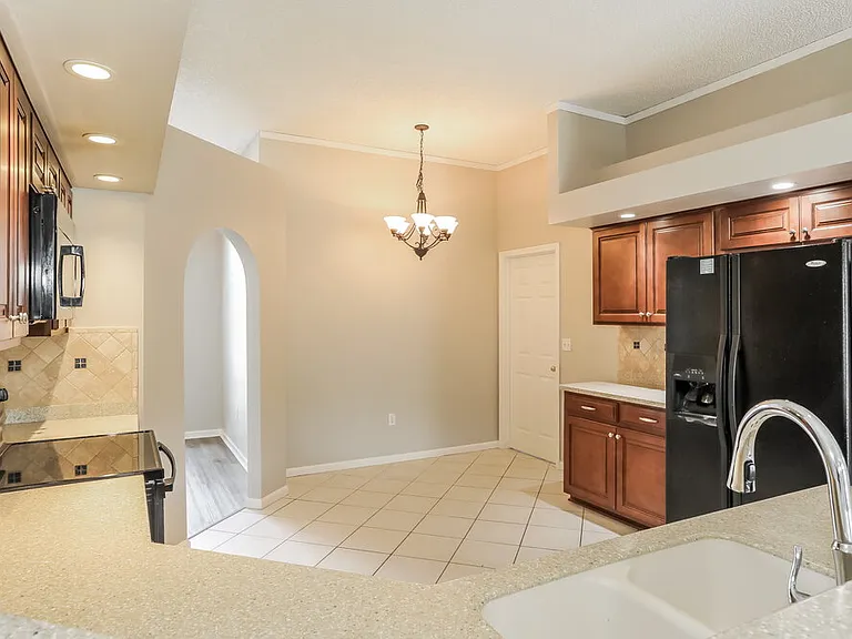265 Maplewood Dr — Photo 8