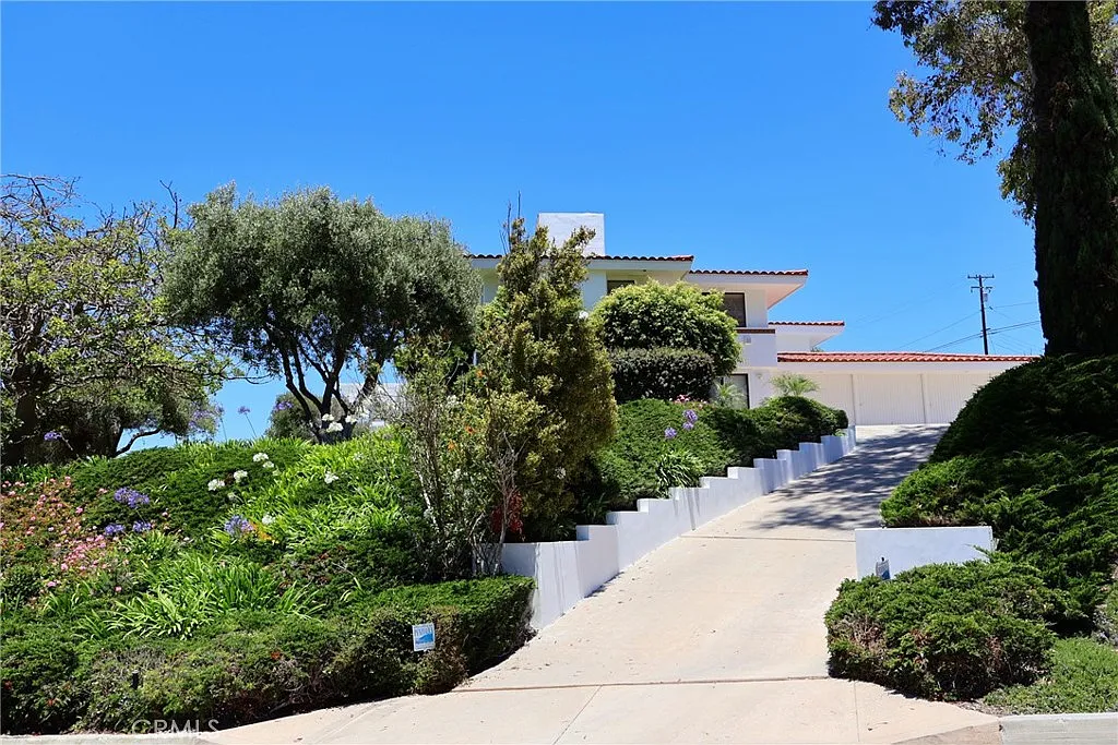 5 bed, 4.5 bath, 4956 sqft, $10,800 — Photo 4