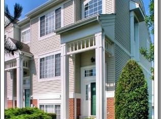 3490 Ravinia Cir, Aurora, IL 60504