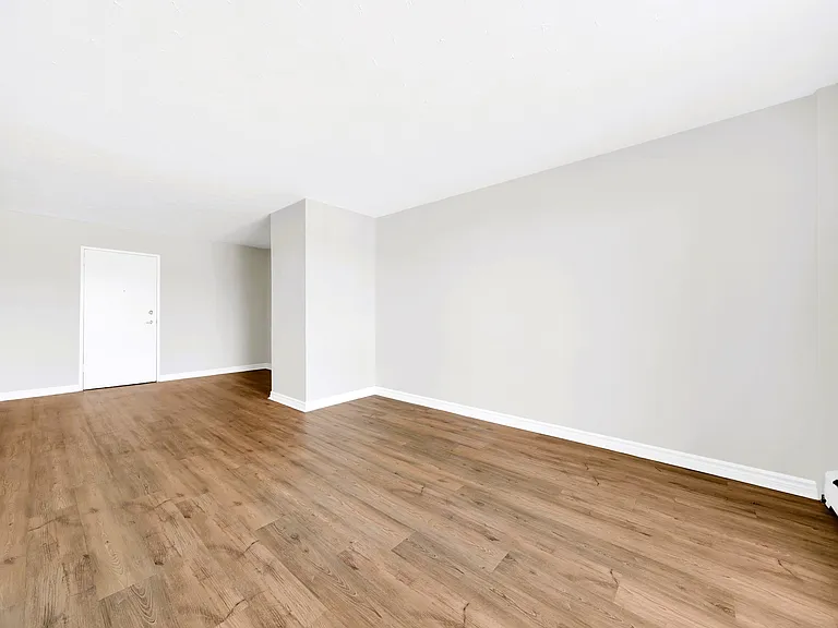 995 16th St E — Photo 14