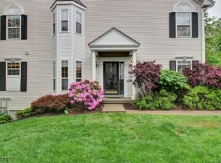14 Mayflower Dr, Basking Ridge, NJ 07920