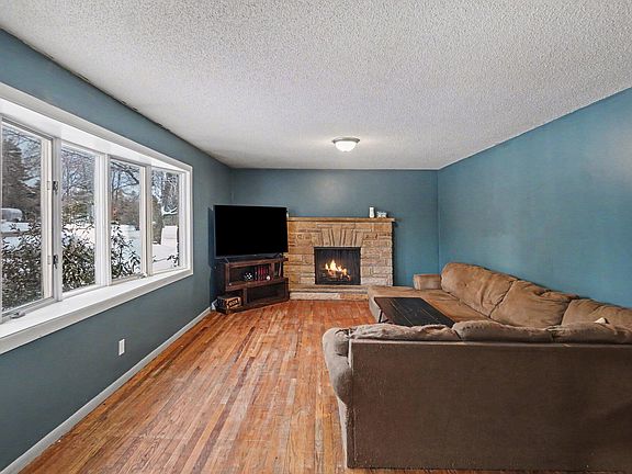 5th image of 17339 McKinley Rd