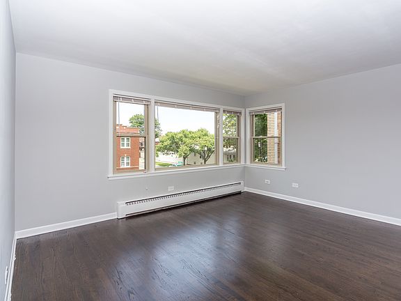 3rd image of 5105 W Waveland Ave