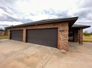 165 Bison Court Way, Mustang, OK 73064