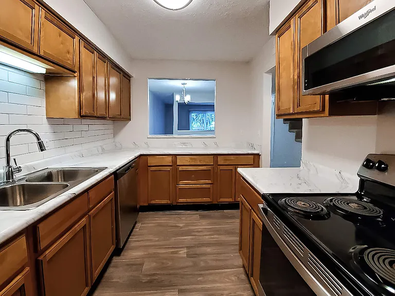 Chase Cove Apartments — Photo 157