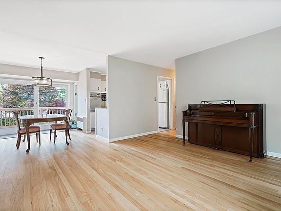 5th image of 20 Grandview Ave