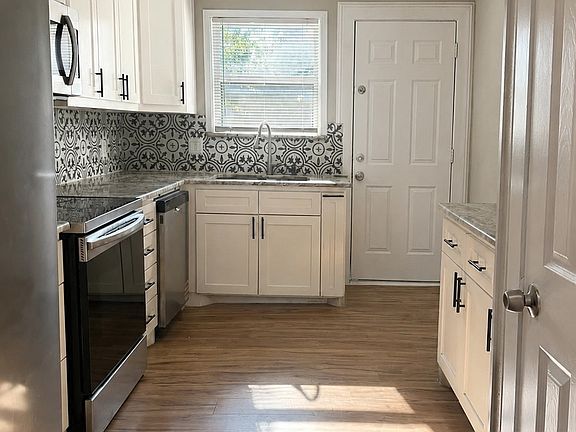 3rd image of 627 Hill St #B