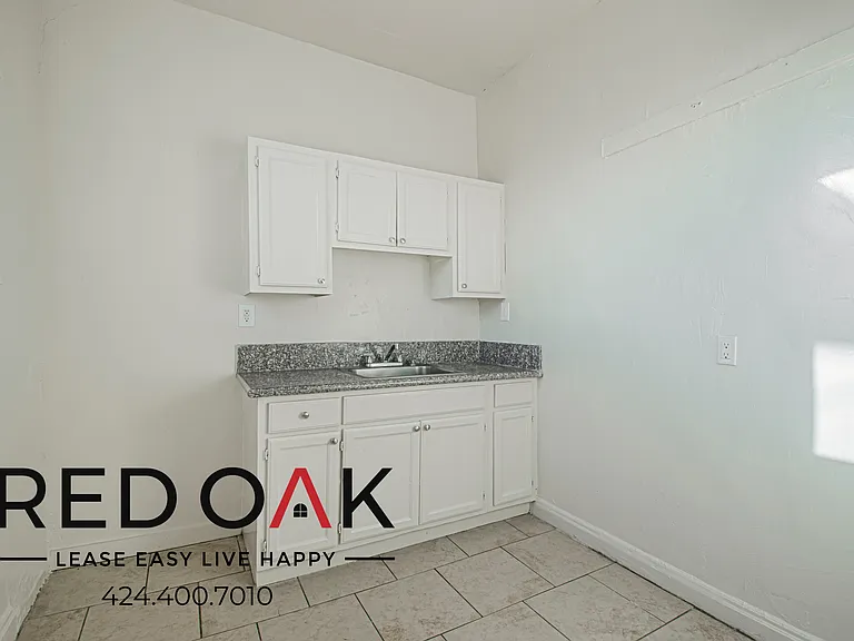 1000 S Grand View St #307 — Photo 2