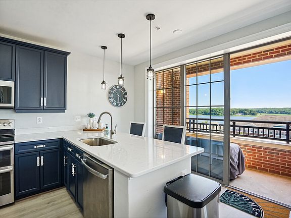 3rd image of 485 Harbor Side St APT 807