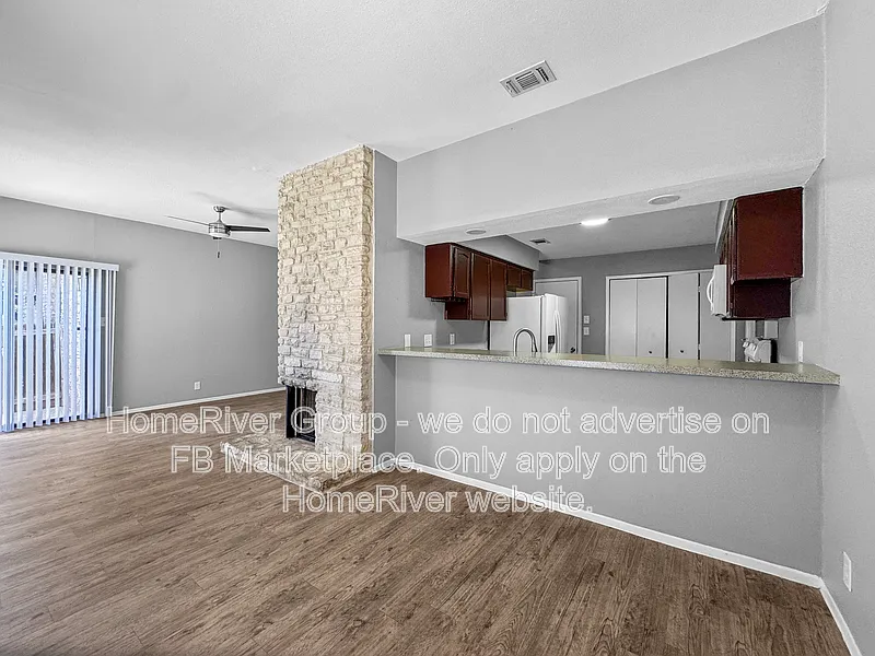 2 bed, 2.5 bath, 1295 sqft, $1,200 — Photo 4