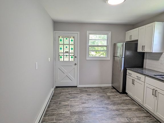 3rd image of 258 Birchfield Dr APT 2