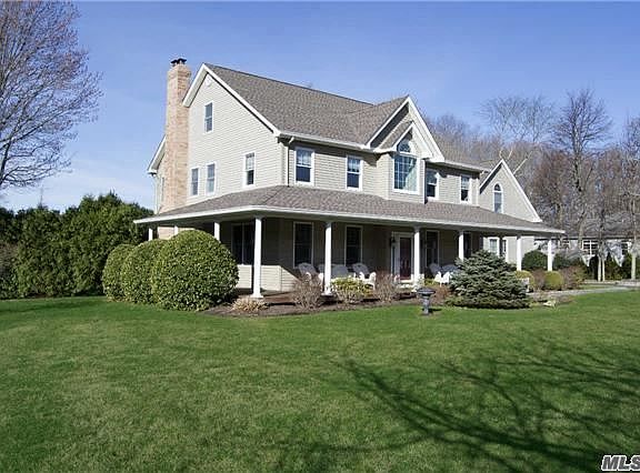 3rd image of 985 White Eagle Dr