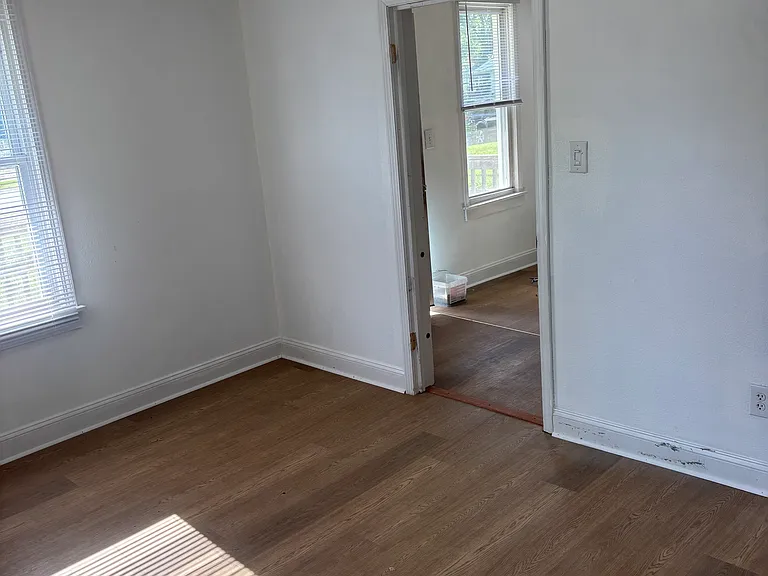 411 S 5th St — Photo 15