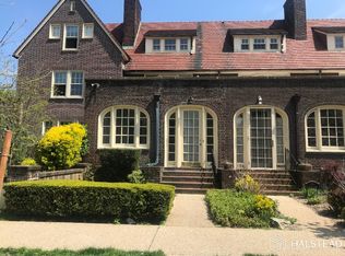 102 Ascan Ave, Forest Hills, NY 11375